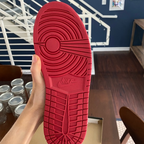 Nike Air Jordan 1’s Size 9 - Picture 3 of 6